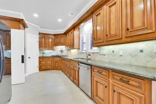 202 Victoria Way, Friendswood, TX 77546 - Photo 6