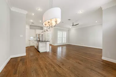 19 E Breezy Way, The Woodlands, TX 77380 - Photo 6