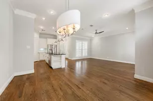 19 E Breezy Way, The Woodlands, TX 77380 - Photo 6