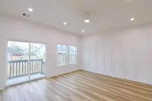 421 E 41st St, Houston, TX 77022 - Photo 16