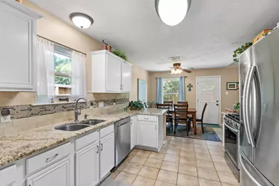 3001 Meadow Bay Drive, Dickinson, TX 77539 - Photo 6