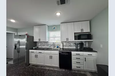 1118 County Road 204, Sargent, TX 77414 - Photo 6