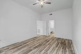 300 St Joseph Pkwy, Houston, TX 77002 - Photo 20