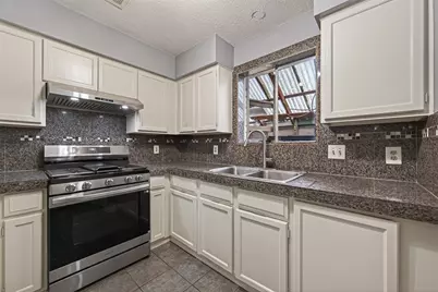 11806 Roandale Drive, Houston, TX 77048 - Photo 6