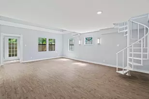 204 E Houston St, Highlands, TX 77562 - Photo 2