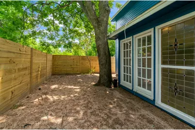 204 E Houston Street #B, Highlands, TX 77562 - Photo 6