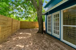204 E Houston St, Highlands, TX 77562 - Photo 6