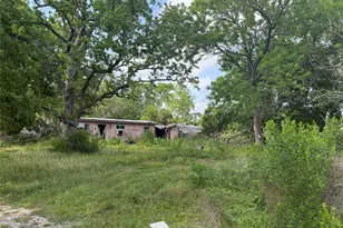 1019 E Archer Rd, Baytown, TX 77521 - Photo 4