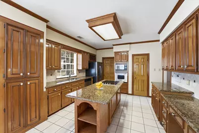 4906 Maple Terrace Drive, Kingwood, TX 77345 - Photo 8