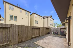 10606 Shadow Elm Ct, Houston, TX 77043 - Photo 48