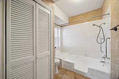 11711 Memorial Drive #203, Houston, TX 77024 - Photo 8