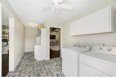 1209 Kansas Avenue S, Anahuac, TX 77514 - Photo 12