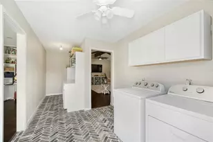 1209 Kansas Ave S, Anahuac, TX 77514 - Photo 12