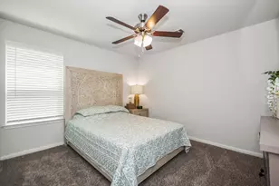 726 Rim Water Dr, Alvin, TX 77511 - Photo 10