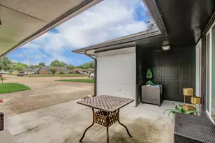 1327 Fallbrook Dr, Houston, TX 77038 - Photo 6