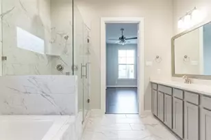 5836 E Post Oak Ln, Houston, TX 77055 - Photo 26