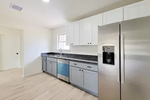 301 Cypress St, Lake Jackson, TX 77566 - Photo 14