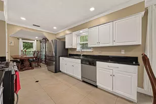 10807 Chimney Rock Rd, Houston, TX 77096 - Photo 18