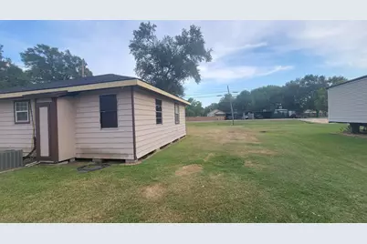 208 Battlebell Road, Highlands, TX 77562 - Photo 16