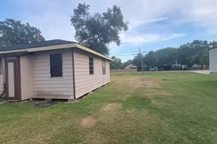 208 Battlebell Rd, Highlands, TX 77562 - Photo 16