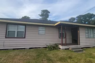 208 Battlebell Rd, Highlands, TX 77562 - Photo 2