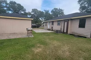 208 Battlebell Rd, Highlands, TX 77562 - Photo 18