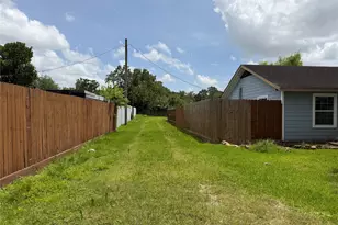 6009 Maple St, Houston, TX 77074 - Photo 18