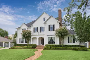 4702 Ivanhoe St, Houston, TX 77027 - Photo 2