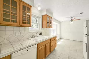 4439 Reynaldo Dr, Spring, TX 77373 - Photo 4