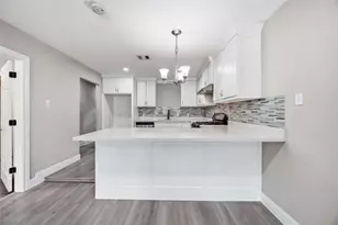8129 Linda Vista Rd, Houston, TX 77028 - Photo 8