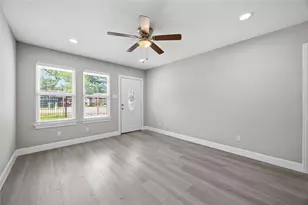 8129 Linda Vista Rd, Houston, TX 77028 - Photo 6