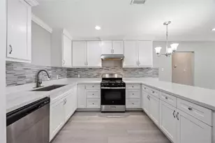 8129 Linda Vista Rd, Houston, TX 77028 - Photo 10