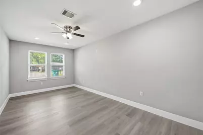 8129 Linda Vista Road, Houston, TX 77028 - Photo 12