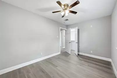 8129 Linda Vista Road, Houston, TX 77028 - Photo 22