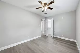 8129 Linda Vista Rd, Houston, TX 77028 - Photo 22