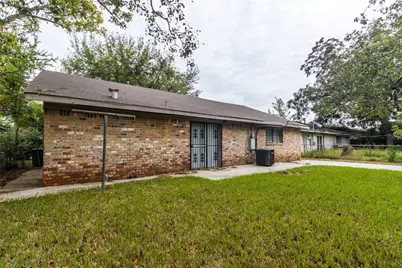 3823 Heatherbrook Drive, Houston, TX 77045 - Photo 10