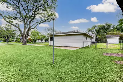1717 11th Street N, Texas City, TX 77590 - Photo 16