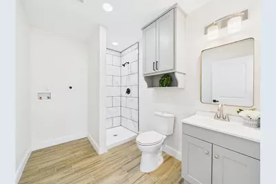 529 W 4th St, Freeport, TX 77541 - Photo 16