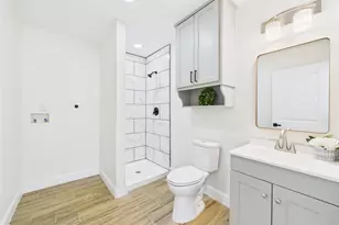 529 W 4th St, Freeport, TX 77541 - Photo 16