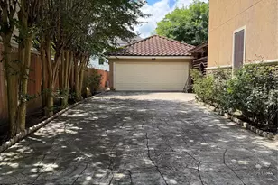 1710 Castlerock Dr, Houston, TX 77090 - Photo 2