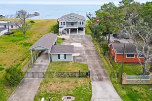 2534 Cliff Dr, Dickinson, TX 77539 - Photo 2