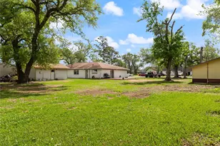 496 James St, Clute, TX 77531 - Photo 4