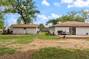 496 James St, Clute, TX 77531 - Photo 8