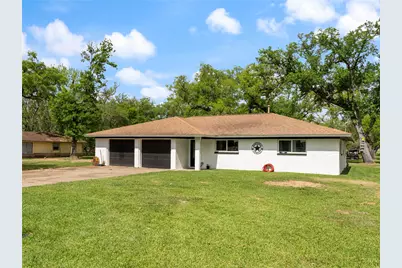 496 James Street, Clute, TX 77531 - Photo 2