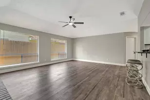 315 Knoll Forest Dr, League City, TX 77573 - Photo 8