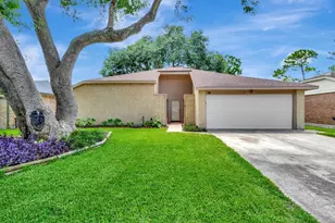 315 Knoll Forest Dr, League City, TX 77573 - Photo 4