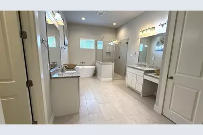 10926 Brookeshire Chase Lane, Houston, TX 77043 - Photo 22
