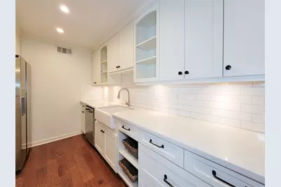 7575 Katy Freeway #111, Houston, TX 77024 - Photo 10