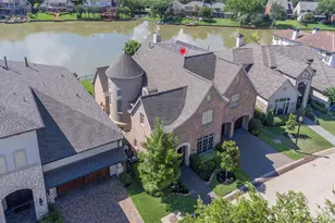 15426 Oyster Creek Ln, Sugar Land, TX 77478 - Photo 2