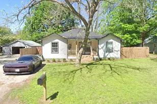 1304 Rampart St, Columbus, TX 78934 - Photo 1